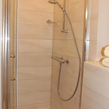 Stars Essener Strasse Apartament *