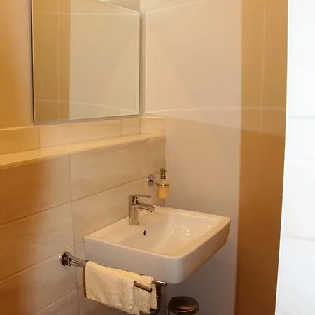 Stars Essener Strasse Apartman *