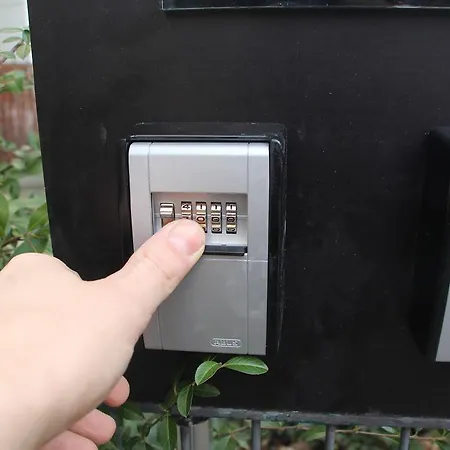 Stars Essener Strasse Apartment Berlin